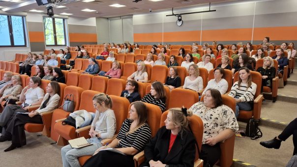 Wczesne wspomaganie rozwoju dziecka – wsparcie terapeutyczne dziecka i rodziny 